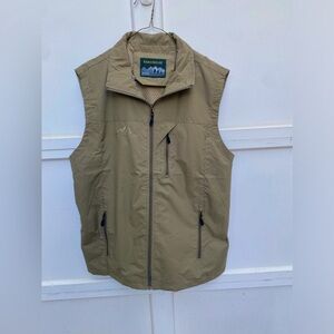 New waterproof 4 pocket vest. Size Medium.